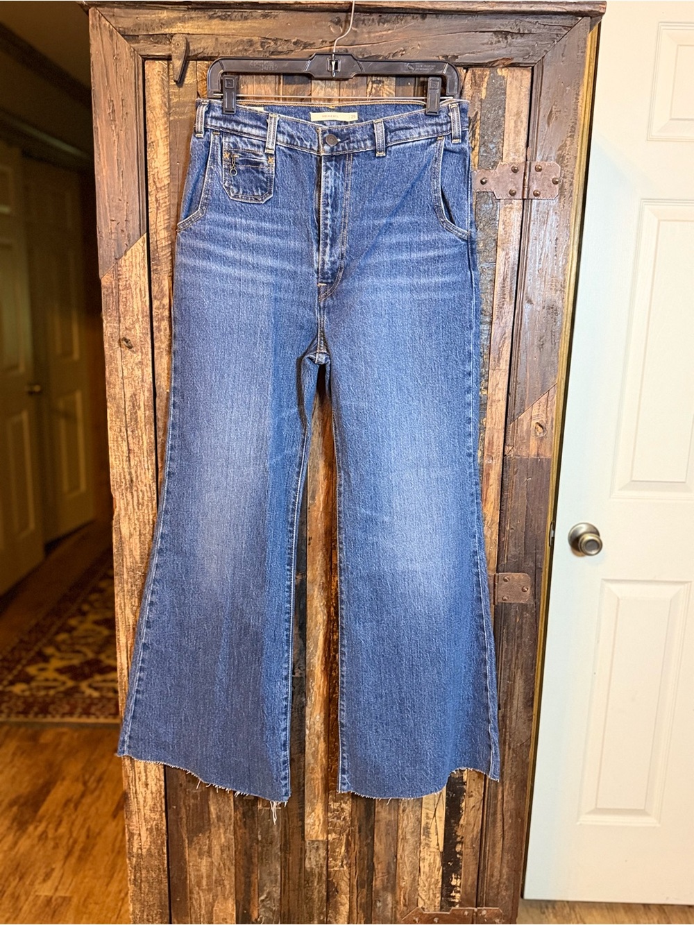 Levi’s Premium Ribcage Bell Jeans 29 High Rise Flare Zip Pockets Raw Hem